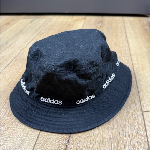 Adidas Classic Black Bucket Hat Aeroready - Picture 3 of 8